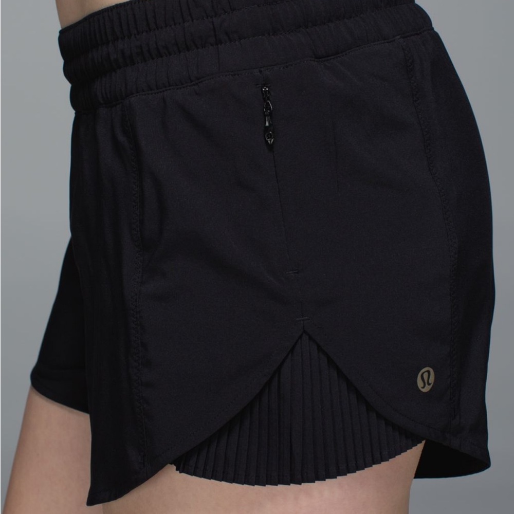 Lululemon Pleat to Street shorts black size 6